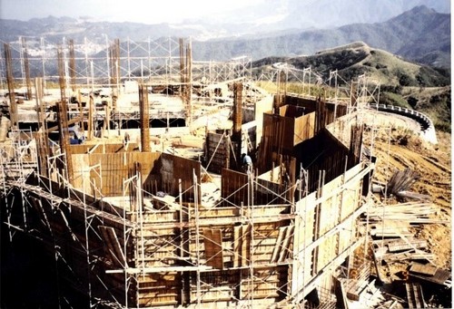 1995年5月站房工程施工情形。