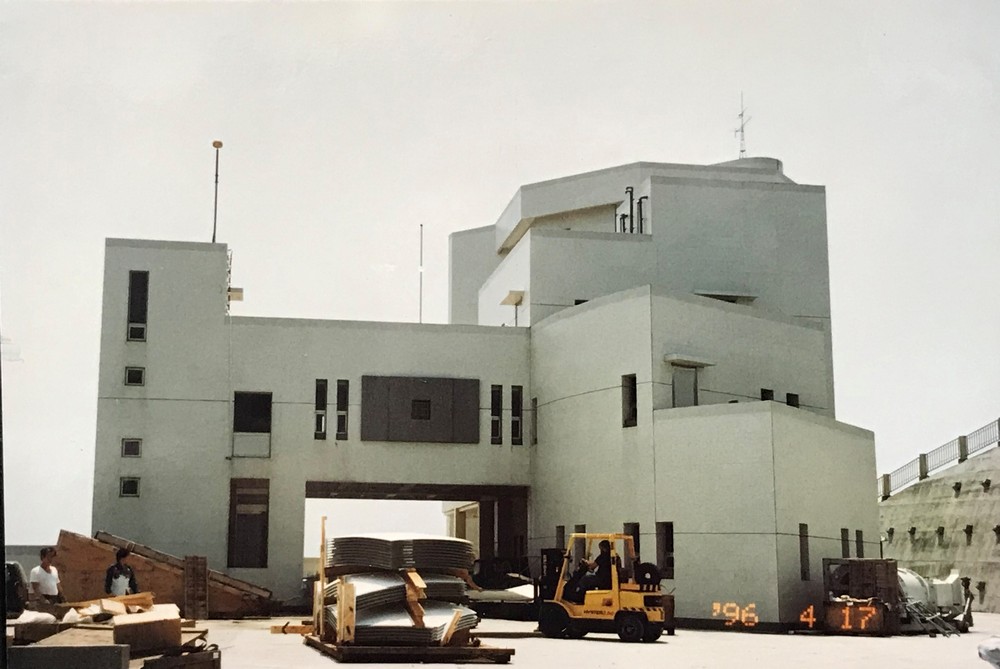 1996年4月17日土木及建築工程完成，準備安裝WSR-88D雷達設備。