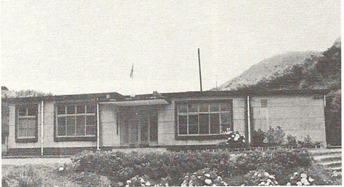 1962年由於設立鞍部地震站而改建之廳舍。點此顯示大圖(彈出視窗)