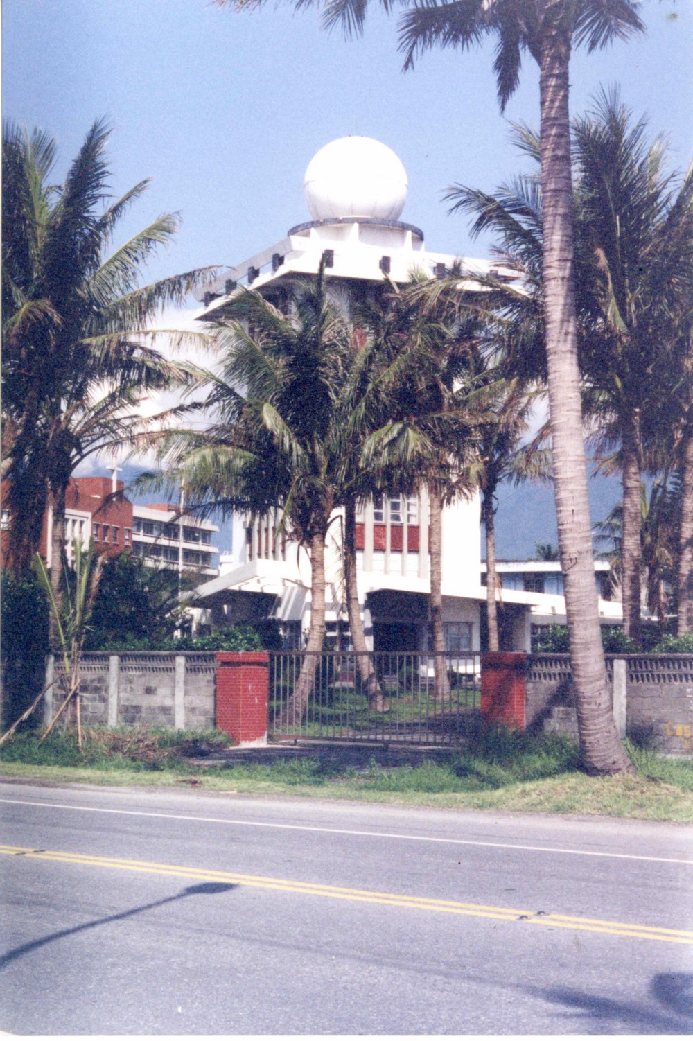 1990年代大門景觀。點此顯示大圖(彈出視窗)