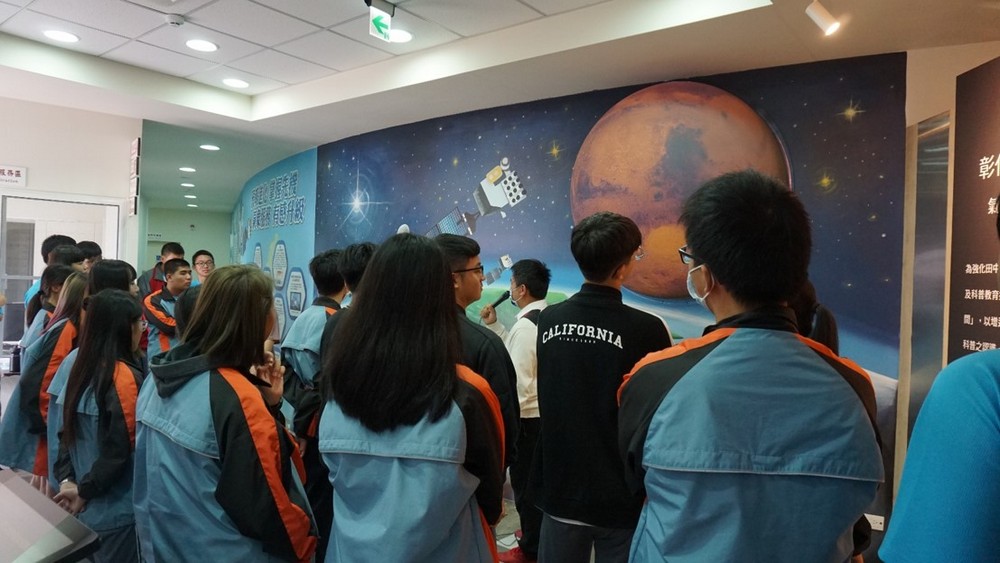 2020年11月10日第一屆臺灣科學節_地球展示系統導覽。點此顯示大圖(彈出視窗)