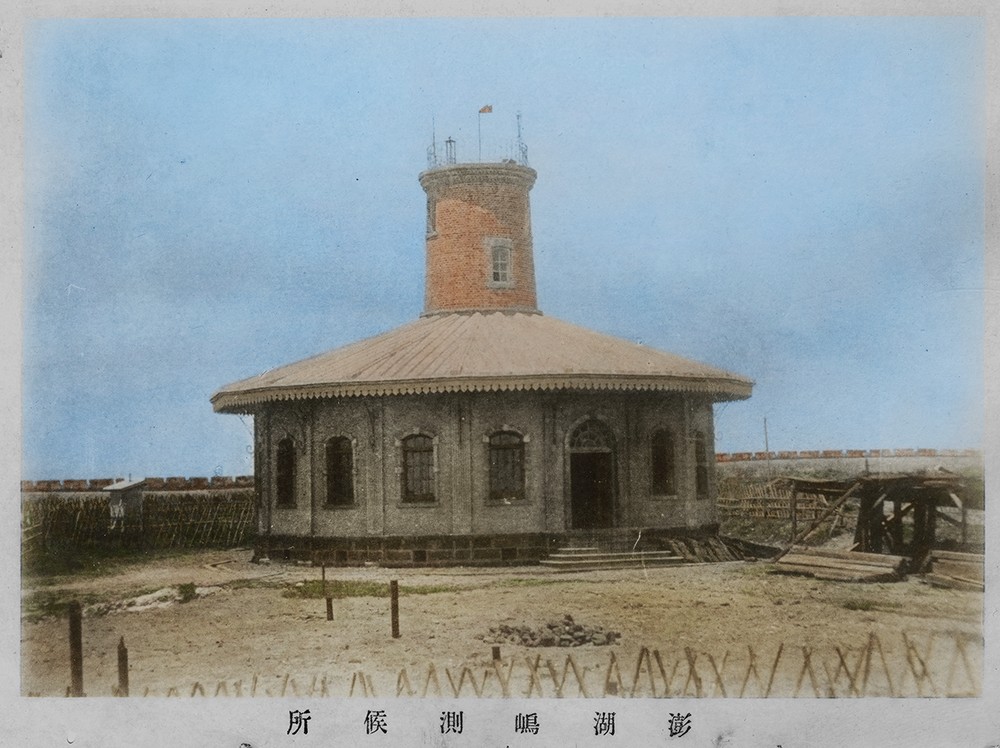 1898年澎湖測候所甫落成的澎湖測候所。點此顯示大圖(彈出視窗)