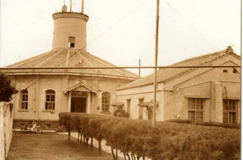 約1950年代前後站房與主建物。點此顯示大圖(彈出視窗)