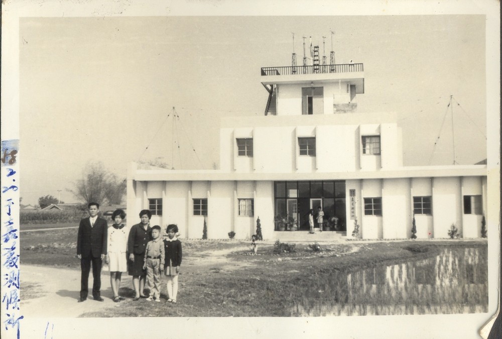1968年11月嘉義測候所成立時，四周空曠皆是農田。點此顯示大圖(彈出視窗)