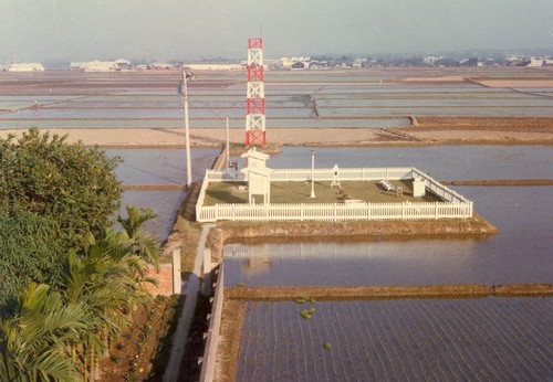 試驗田及改建前東觀測坪，改建後新觀測坪往西移動，東觀測坪變為農業用觀測坪(年代不詳)。點此顯示大圖(彈出視窗)