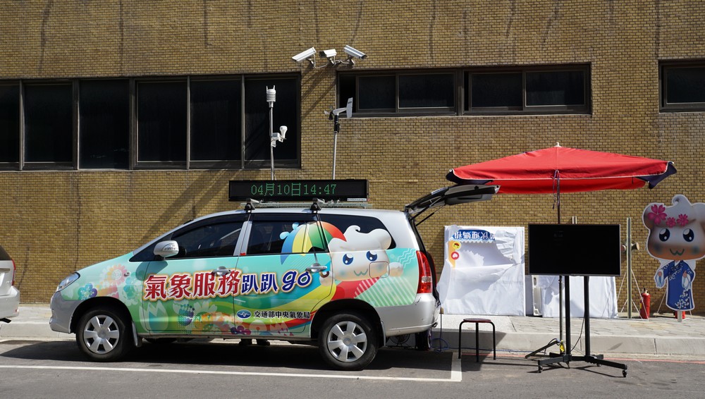 2018年大甲媽祖遶境天氣服務-行動氣象觀測車。點此顯示大圖(彈出視窗)