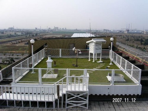 2007年梧棲氣象站6樓樓頂觀測坪。點此顯示大圖(彈出視窗)