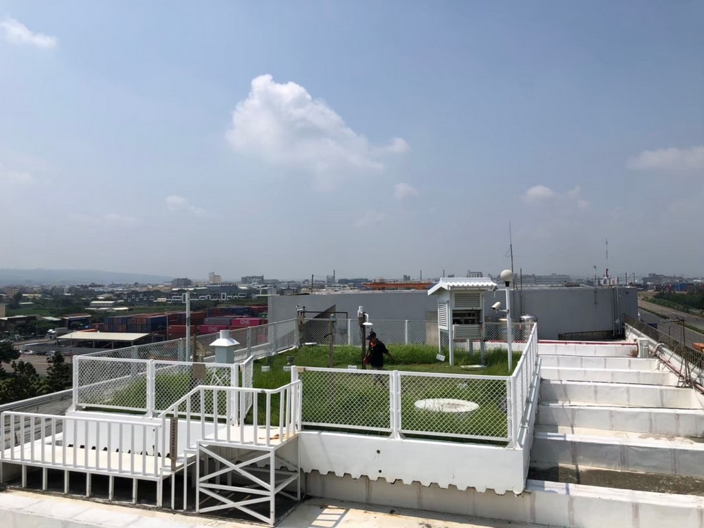 2021年7月臺中氣象站梧棲站區6樓樓頂觀測坪。點此顯示大圖(彈出視窗)