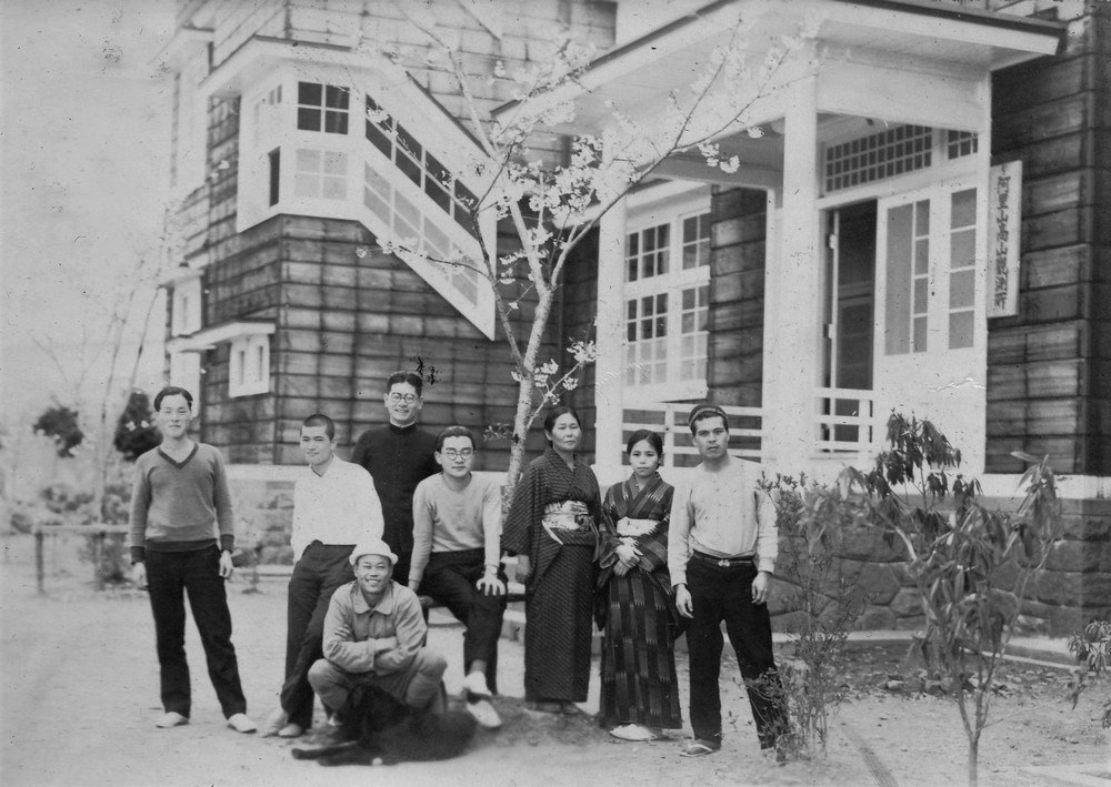 約1930年代，阿里山觀象所落成後即種下的染井吉野櫻。點此顯示大圖(彈出視窗)