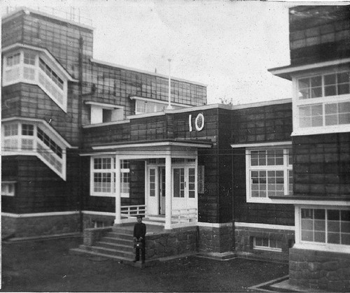 約1930年代拍攝之「阿里山高山觀象所」舊照片(正面車寄)。點此顯示大圖(彈出視窗)