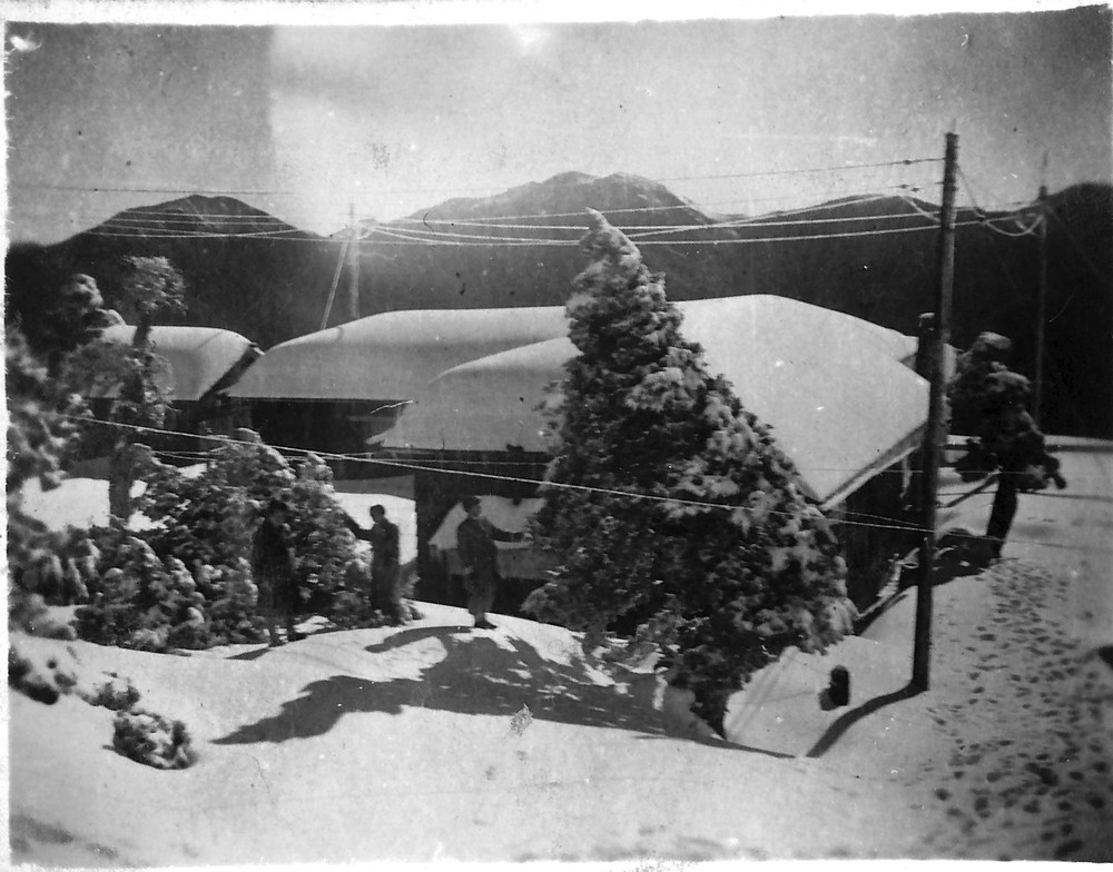 1943年新高山測候所成立時的宿舍。點此顯示大圖(彈出視窗)