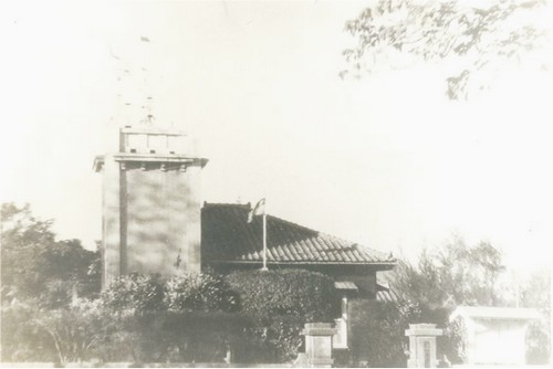 約1950年代恆春測候所外觀。點此顯示大圖(彈出視窗)