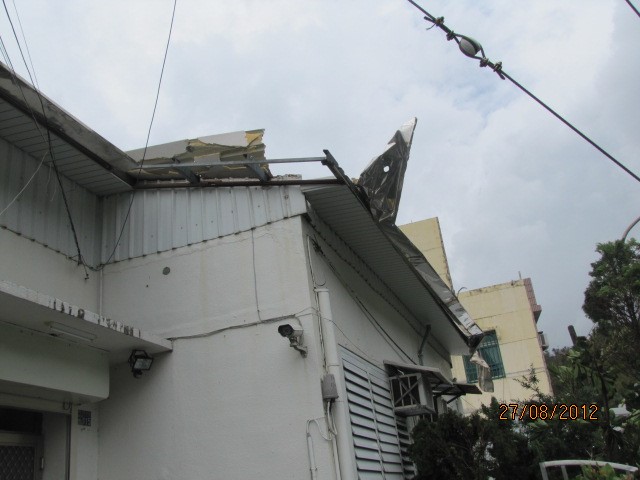 2012年8月24日本站遭遇歷年最大17級強陣風（天秤颱風）之災情。點此顯示大圖(彈出視窗)