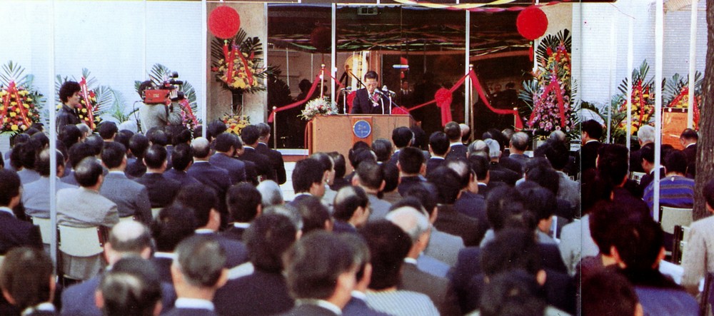 1985年資訊大樓完工啟用典禮。