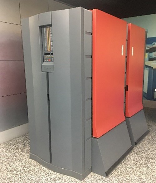 1990至1994年第2代高速運算電腦(CRAYY-MP8I/2E)。