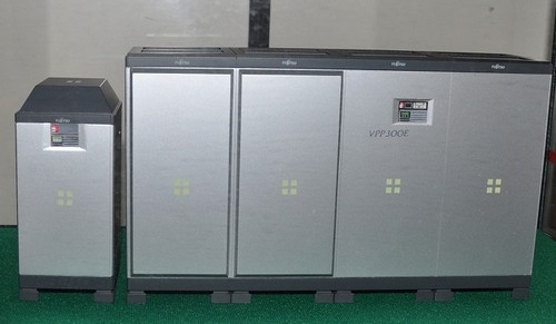 1995至2001年第3代高速運算電腦(FUJITSUVPP5000/300E)模型。