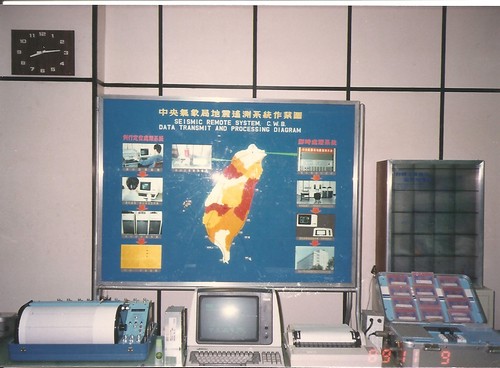 1989年地震遙測系統。點此顯示大圖(彈出視窗)